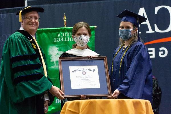 Jessica Thomas receives Crisafulli Award at 2021 Commencement